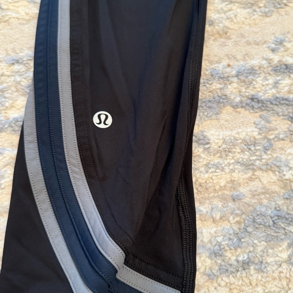 Lululemon Run Crew Tight Leggings
Black / True Navy / Steam Blue, Size 6 - Picture 3 of 11